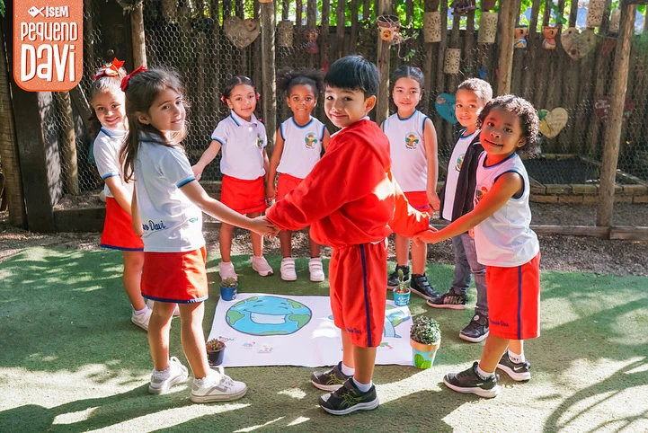 Alunos do ISEM Escola em atividade em Duque de Caxias, RJ